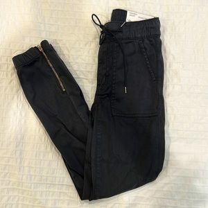 American Eagle Jegging Jogger
Brand new and with tags!